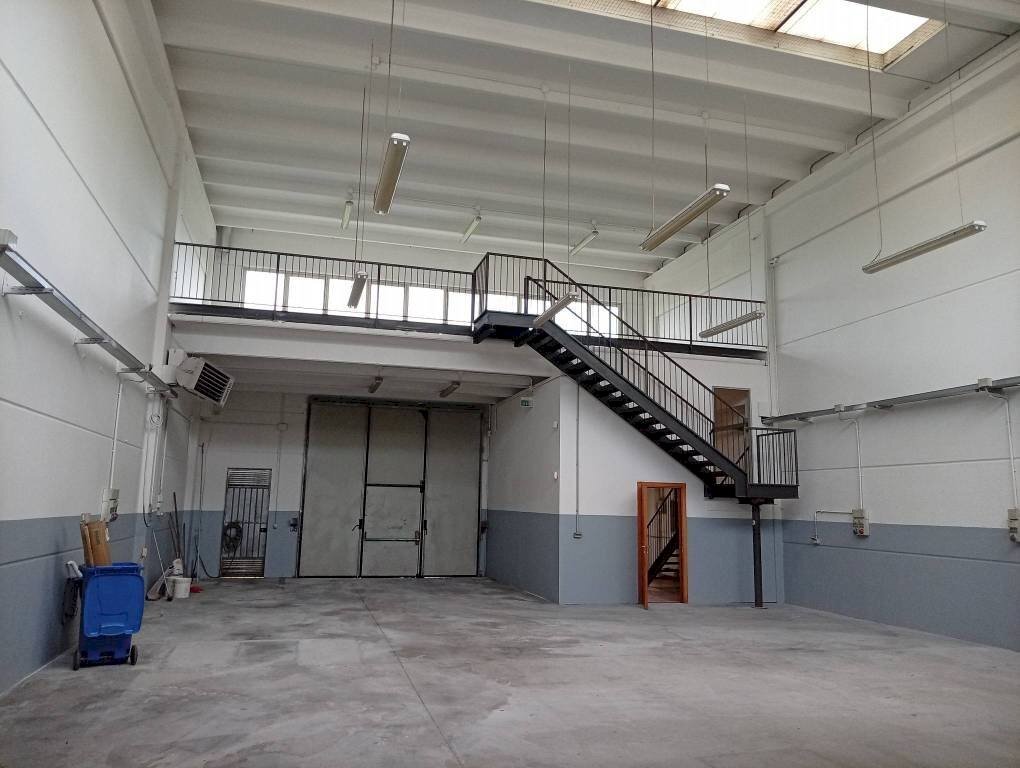 Interno non residenziale - Capannone strada Statale Romana Sud, Carpi - foto 1