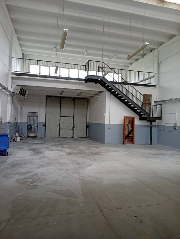 Interno non residenziale - Capannone strada Statale Romana Sud, Carpi - foto 2