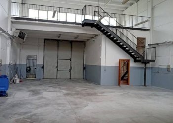 Interno non residenziale - Capannone strada Statale Romana Sud, Carpi - foto 2