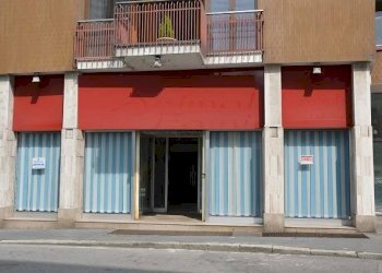 Facciata - Shop via Gian Pietro Puricelli, 3, Gallarate - photo 10