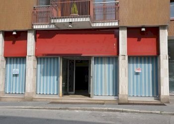 Facciata - Shop via Gian Pietro Puricelli, 3, Gallarate - photo 11
