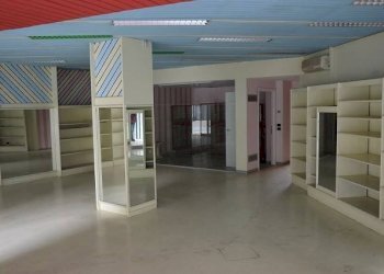 Interno palazzo - Shop via Gian Pietro Puricelli, 3, Gallarate - photo 5