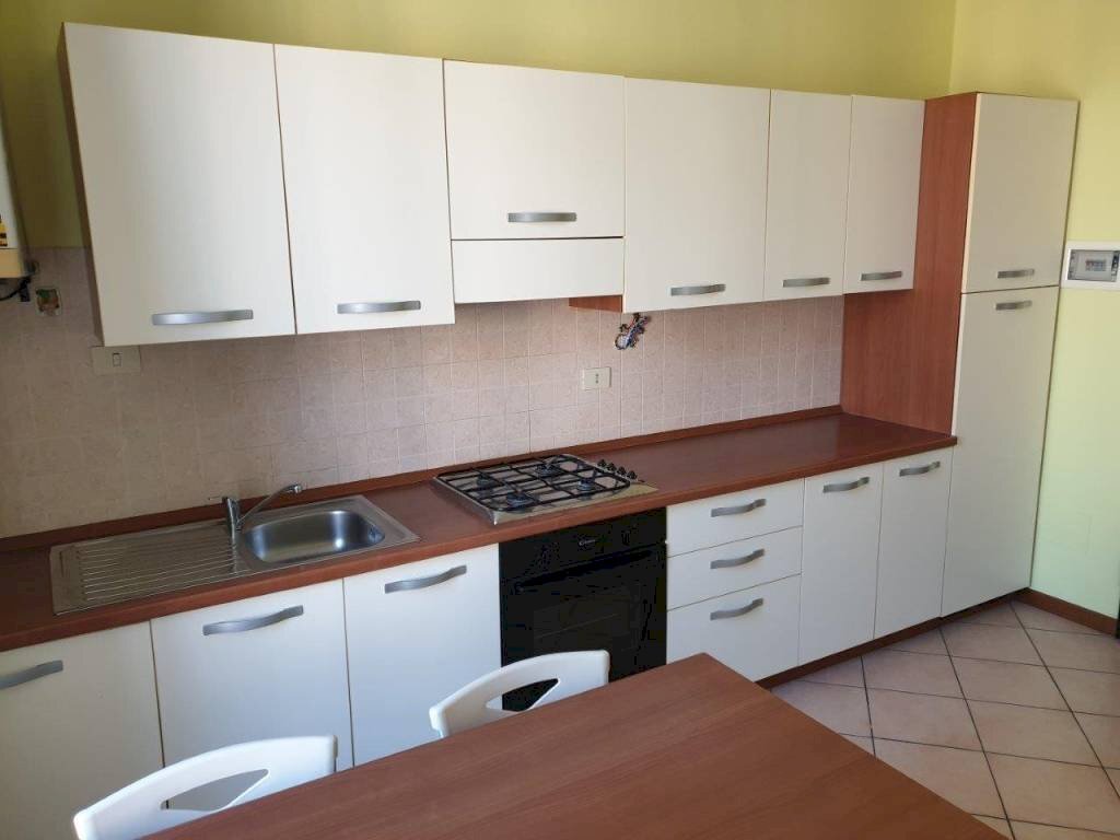 Cucina - Appartamento via Emilia Est, 50, Parma (zona San Lazzaro) - foto 3