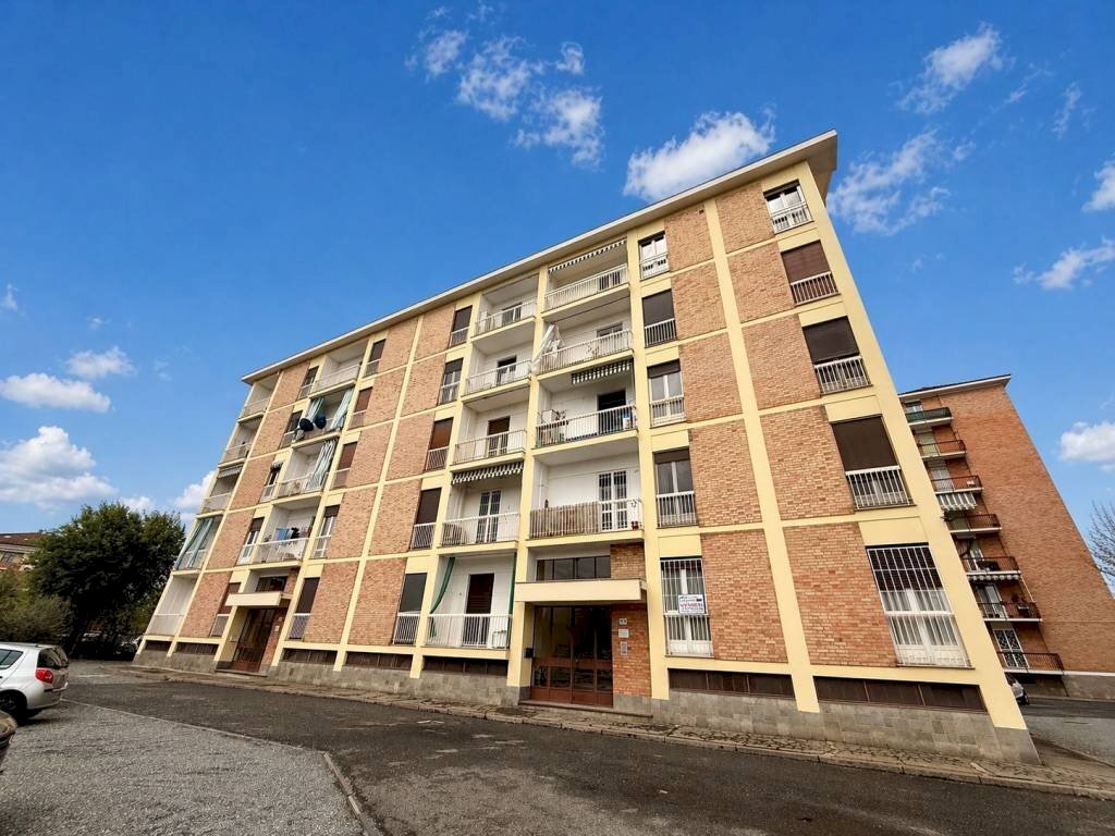 Facciata - Trilocale via Luigi Einaudi, 14/2, Carmagnola - foto 1