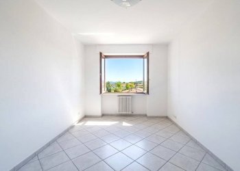 Camera da letto - Appartamento Località San Cassiano, Alba - foto 4