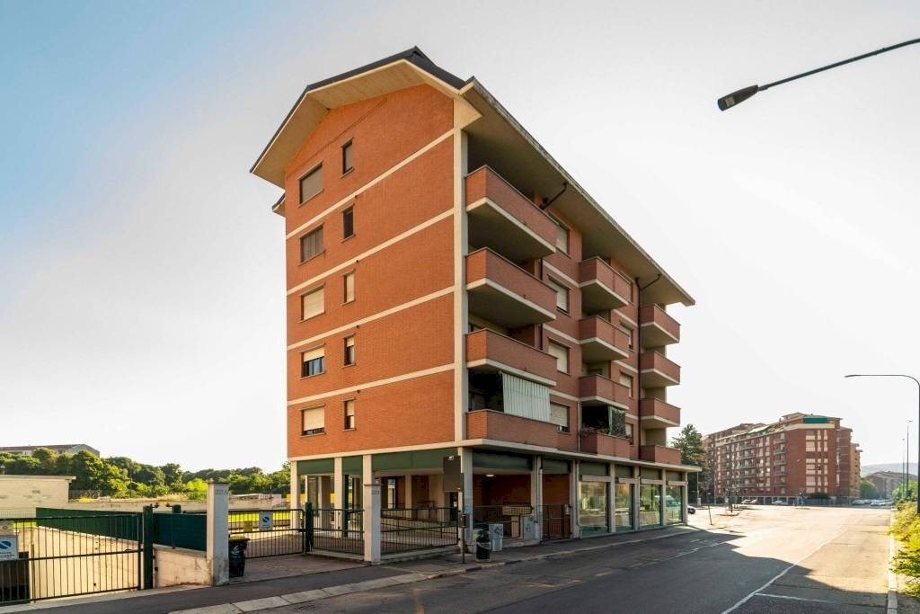 Facciata - Box via Gottardo, 223, Torino (zona Regio Parco) - foto 2