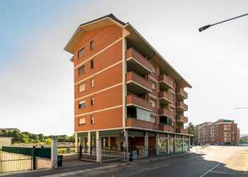 Facciata - Box via Gottardo, 223, Torino (zona Regio Parco) - foto 2