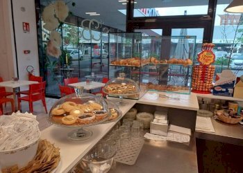 Interno non residenziale - Bar Tavola Calda - Fredda via Giovan Battista Buschetti, 4, Chieri - foto 10