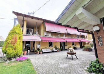 Facciata - Hotel via Aldo Devietti Goggia, 80, San Maurizio Canavese - foto 18