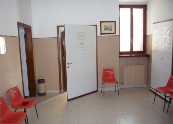 Foto 2 - Commercial Premises Como
 
2, Cesano Maderno - photo 2