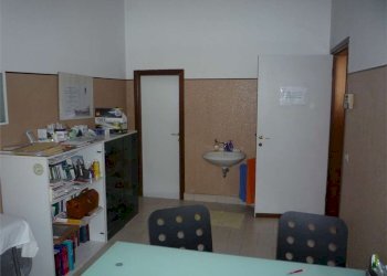 Foto 5 - Commercial Premises Como
 
2, Cesano Maderno - photo 5