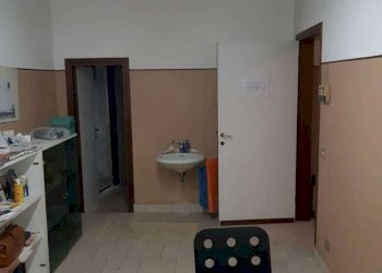 Foto 12 - Commercial Premises Como
 
2, Cesano Maderno - photo 12