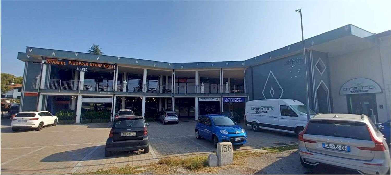 facciata - Commercial Premises Statale dei Giovi
 
7, Fino Mornasco - photo 2