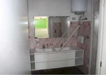 bagno - Commercial Premises Statale dei Giovi
 
7, Fino Mornasco - photo 21