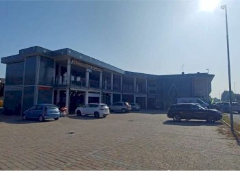 facciata - Commercial Premises Statale dei Giovi
 
7, Fino Mornasco - photo 28