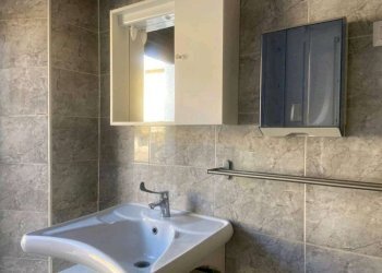 bagno - Commercial Premises Garibaldi
 
35, Fino Mornasco - photo 10