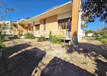 facciata - Casa indipendente Roma, Bagnolo del Salento - foto 30