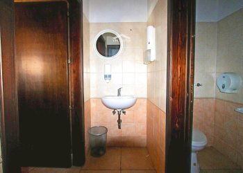 bagno - Locale Commerciale Veneto
 
7, Melendugno - foto 8