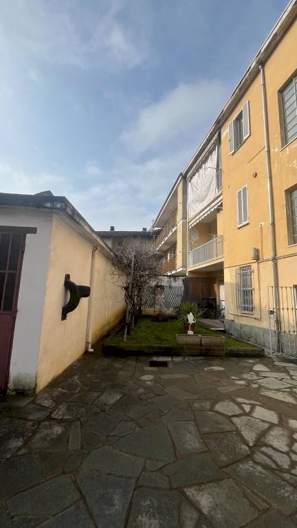 Cortile interno - Stabile - Palazzo via Francesco Binelli, 4, Valfenera - foto 2