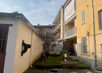 Cortile interno - Stabile - Palazzo via Francesco Binelli, 4, Valfenera - foto 2
