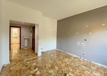 Camera da letto - Quadrilocale via Giuseppe Mendozza, 4A, Genova (zona Quarto) - foto 9