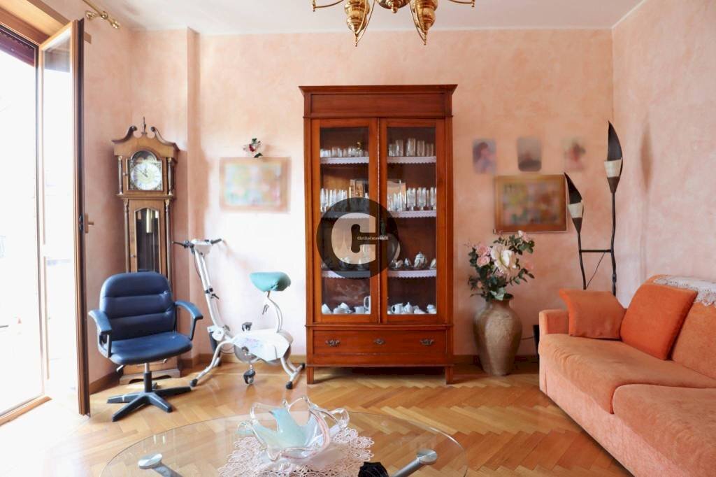 Soggiorno - Three-room apartment via Candia, 21, Torino (neighborhood Barriera Milano) - photo 2