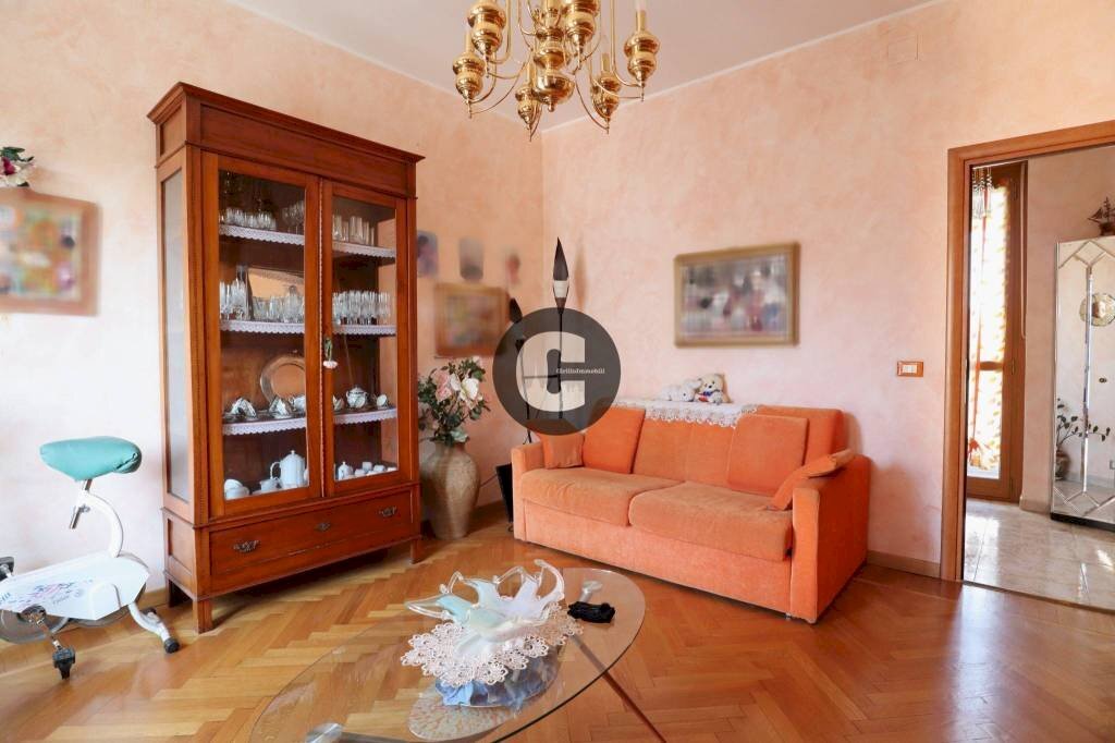 Soggiorno - Three-room apartment via Candia, 21, Torino (neighborhood Barriera Milano) - photo 3