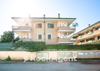 Facciata - Trilocale via Lino Liviabella, 99, Roma - foto 12