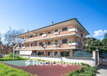 Facciata - Trilocale via Lino Liviabella, 99, Roma - foto 33