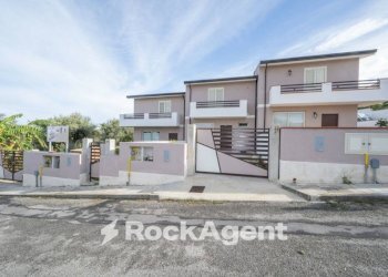 Facciata - Villa a Schiera via Giuseppe Di Mario, Furnari - foto 5