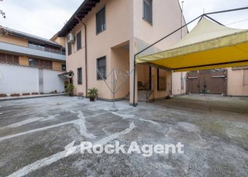 Cortile interno - Villa via Vittorio Alfieri, 19, Cerro Maggiore - foto 18