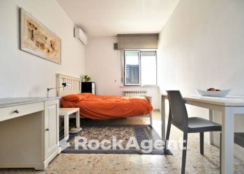 Camera da letto - Appartamento largo Valerio Bacigalupo, 32, Roma - foto 16