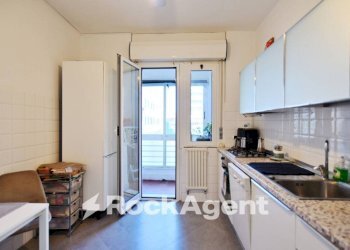 Cucina - Appartamento largo Valerio Bacigalupo, 32, Roma - foto 30