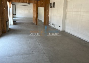 IMG_6389.JPG - Locale Commerciale Via G. Carducci 123, Massa - foto 1