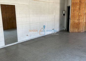 IMG_6392.JPG - Locale Commerciale Via G. Carducci 123, Massa - foto 4