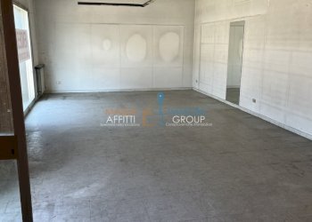 IMG_6390.JPG - Locale Commerciale Via G. Carducci 123, Massa - foto 6