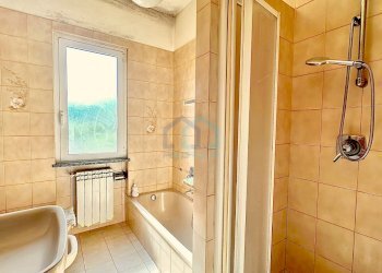 bagno grande - Villa Via Santuario 125, Savona - photo 17
