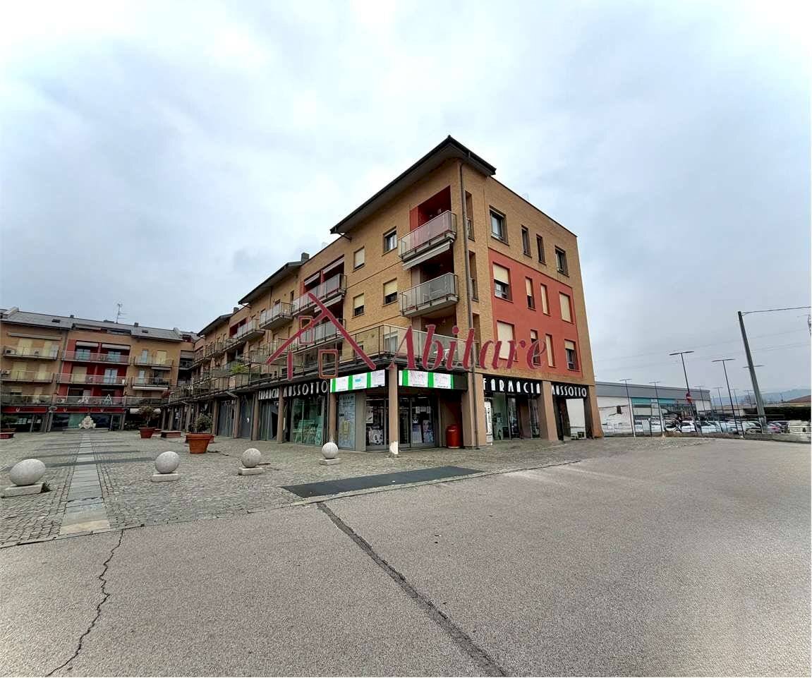 Four-room apartment Corso canale, 18, Alba - photo 1