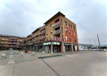 Four-room apartment Corso canale, 18, Alba - photo 1