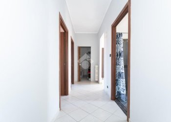 Three-room apartment Via Gibellini, Caselle Torinese - photo 13
