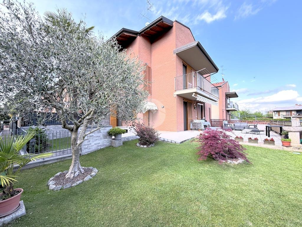 Villa a Schiera Via Fratelli Bandiera, Corbetta - foto 1