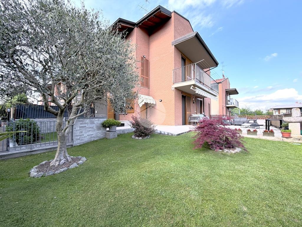 Villa a Schiera Via Fratelli Bandiera, Corbetta - foto 2