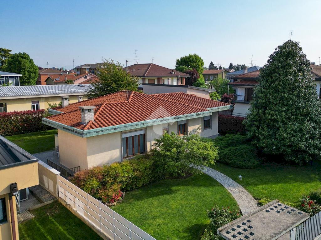 Villa Via Grancia, hamlet Grancia, Lainate - photo 1