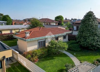 Villa Via Grancia, hamlet Grancia, Lainate - photo 1