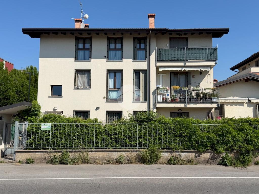 Trilocale Via Cascina Valera, Pessano con Bornago - foto 1