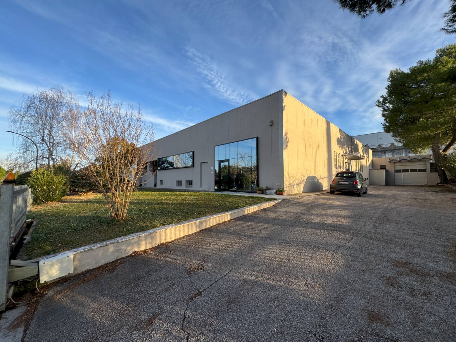 Foto 1 - Locale Commerciale via Pò, Fermo - foto 1