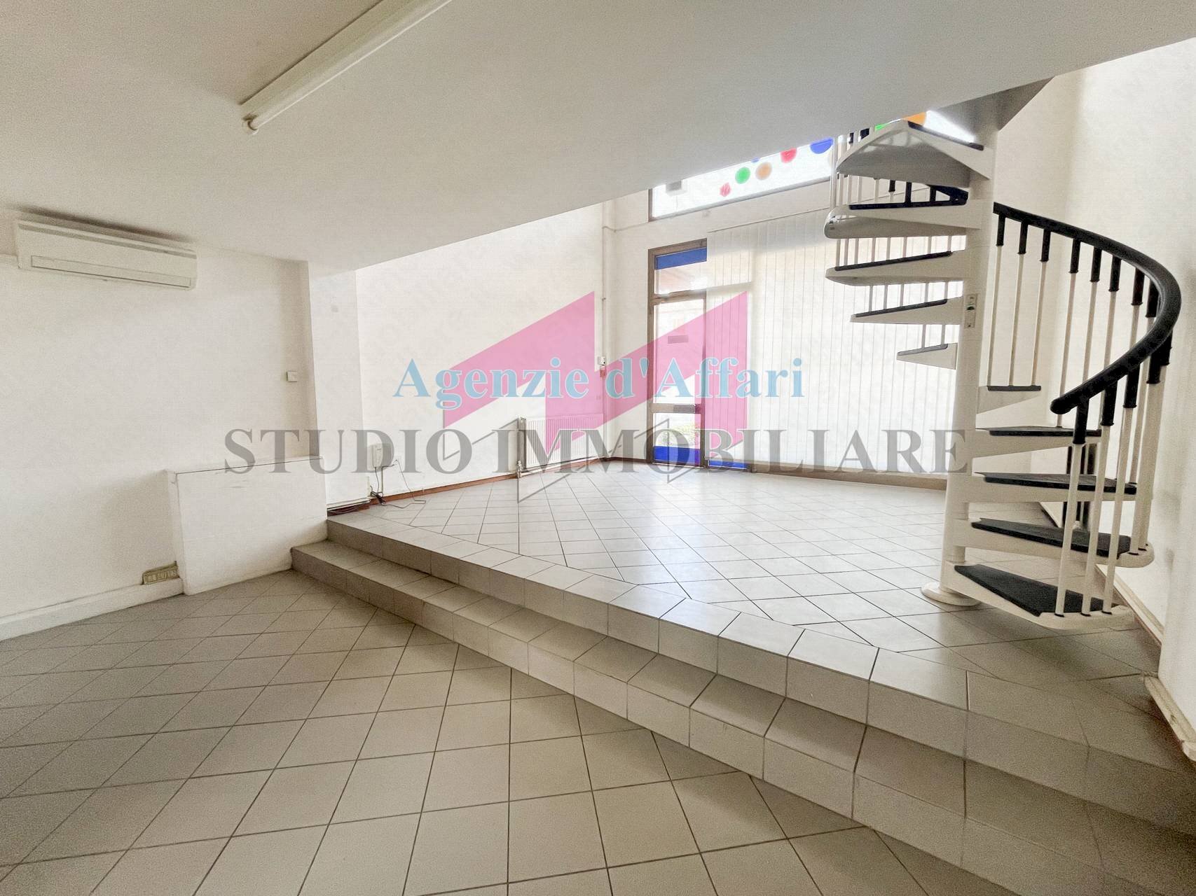 Foto 3 - Negozio Via Leonardo Da Vinci
 
4, Castelmassa - foto 3