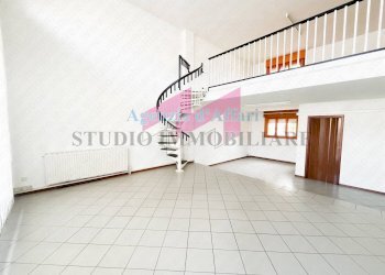 Foto 1 - Negozio Via Leonardo Da Vinci
 
4, Castelmassa - foto 1