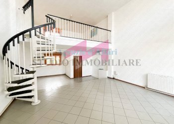 Foto 2 - Negozio Via Leonardo Da Vinci
 
4, Castelmassa - foto 2