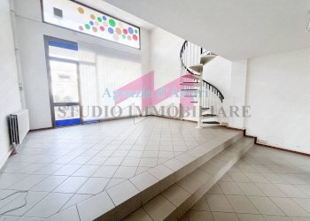 Foto 4 - Negozio Via Leonardo Da Vinci
 
4, Castelmassa - foto 4